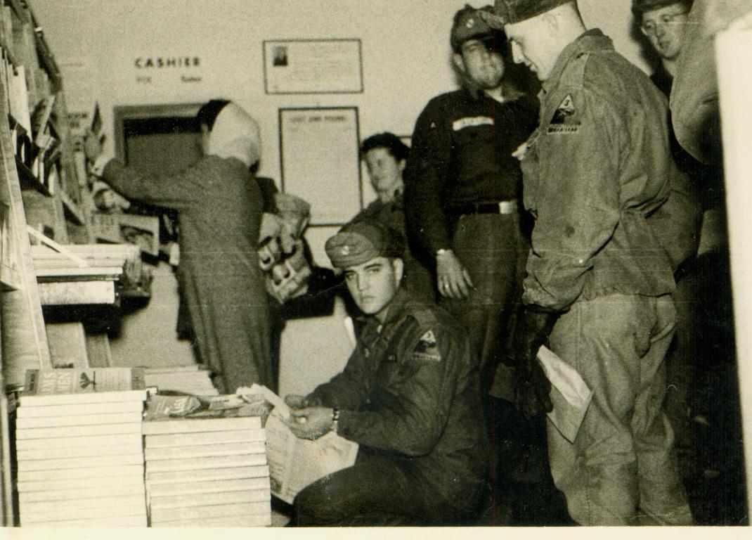 Elvis_im_Bookstore, Elvis Presley in Grafenwöhr Kultur- und Militärmuseum Grafenwöhr