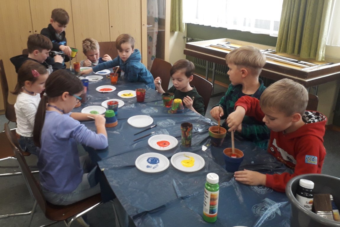 Ferienaktion Basteln Kinder Vogelhäuschen basteln