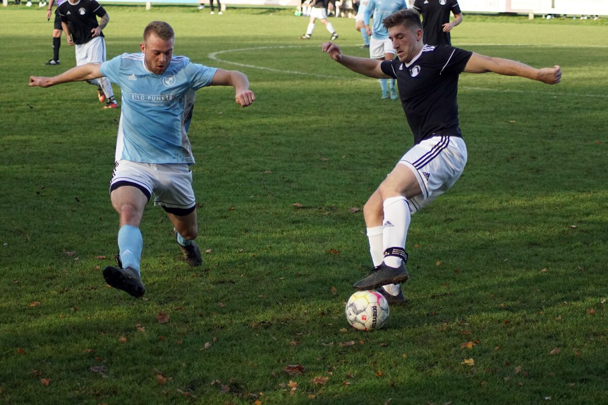 Einen großen Kampf lieferte der 
SVSW Kemnath dem Tabellenzweiten FC Edelsfeld (2:3). Fotos: Jürgen Masching