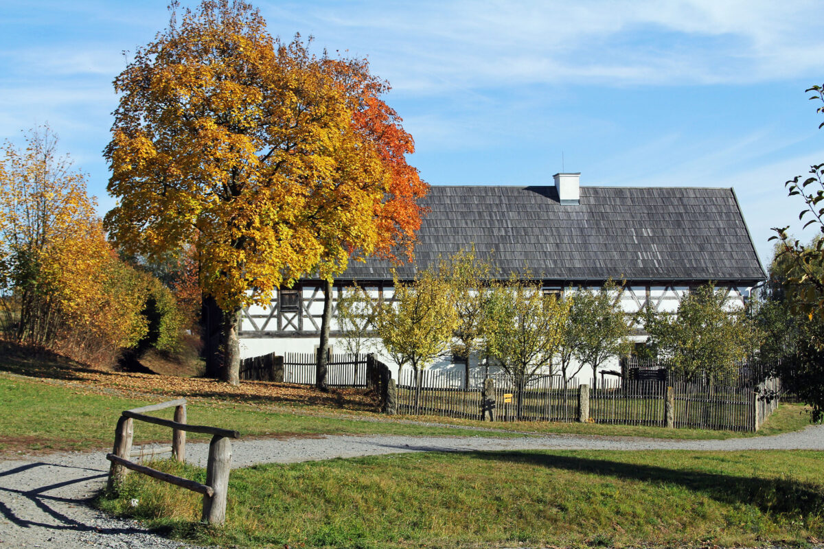 Der goldene Herbst lädt zum schlendern und genießen auf dem Kirwamarkt ein. Foto: Marco Linke