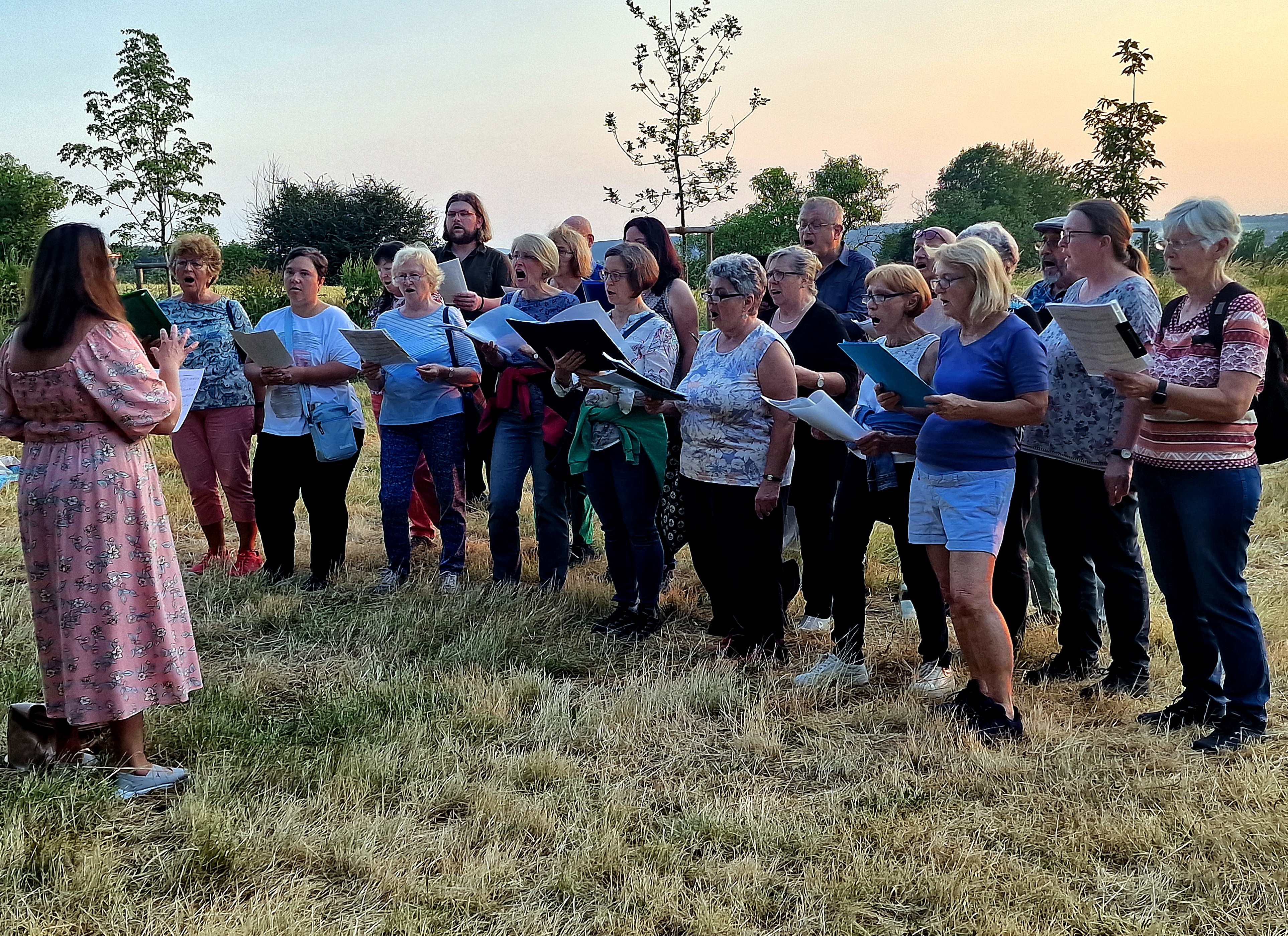 Der Chor Chorissma mit Liedern zur Sommersonnenwende. Foto: Reinhard Kreuzer