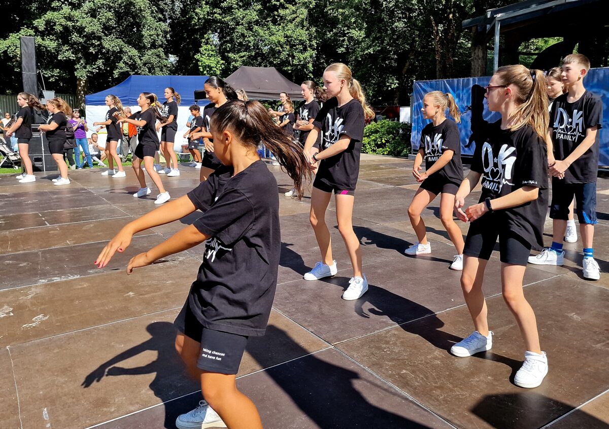 Die Dance-Teens mit einem Modern Dance. Foto: Reinhard Kreuzer