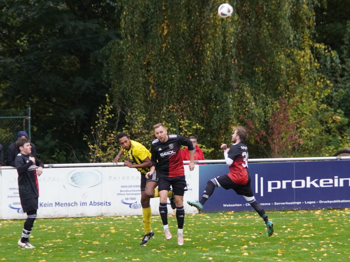 Wo ist der Ball? Foto: Norbert Tannhäuser