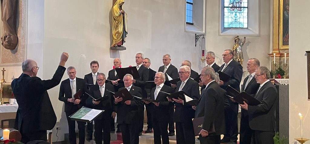 Der Männergesangsverein Flossenbürg unter der Leitung von Herbert Kraus. Foto: Werner Rosner 