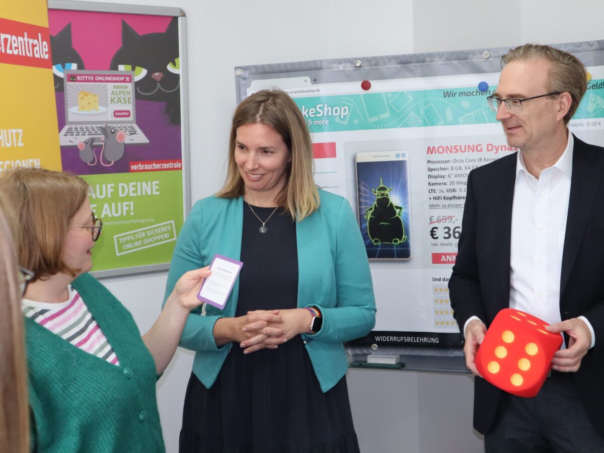 Christine Stadler im Gespräch mit Laura Weber und Alexander Flierl. Foto: Felix Laufenberg