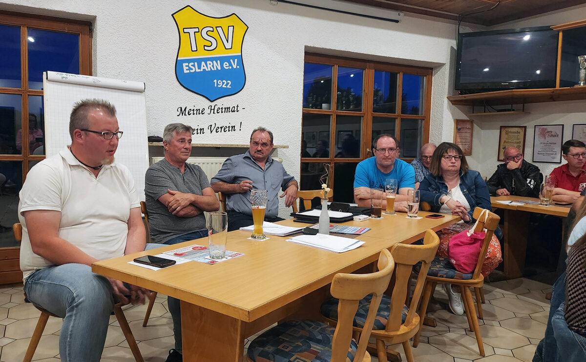 Zum „Red mer mal“-Abend lud die Eslarner SPD in die Gaststätte im Sportheim. Den Fragen der Bürger stellten sich (von links)  Marktrat Christian Schmucker, Bürgermeister Reiner Gäbl und SPD-Vorsitzender Georg Zierer. Foto  
