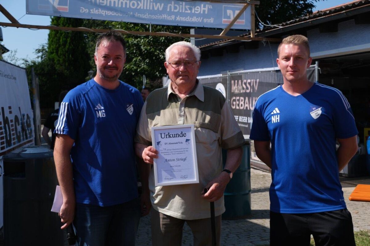 Anton Striegl ist seit einem Dreivierteljahrhundert Mitglied beim SV Altenstadt/Voh. Foto: Renate Hilburger