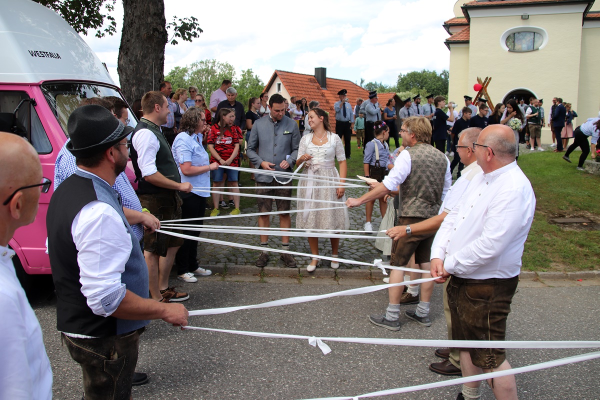 Zuerst gab es Arbeit für die Frischvermählten. Foto: Jürgen Masching