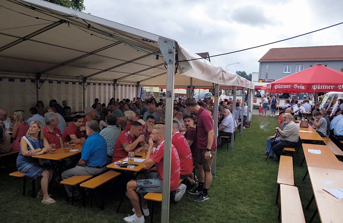 Schon beim Weißwurstfrühstück war einiges los.  Foto: Jürgen Masching