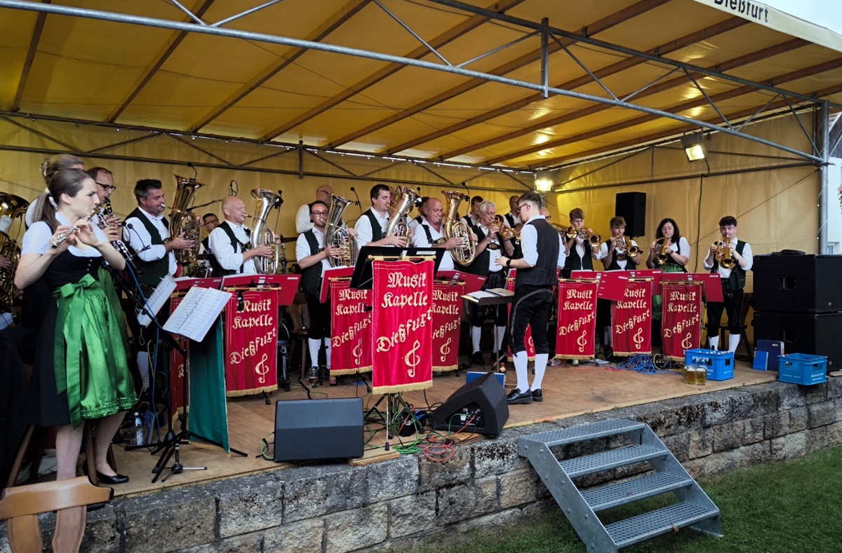 Beste Unterhaltung durch die Musikkapelle Dießfurt.  Foto: Jürgen Masching