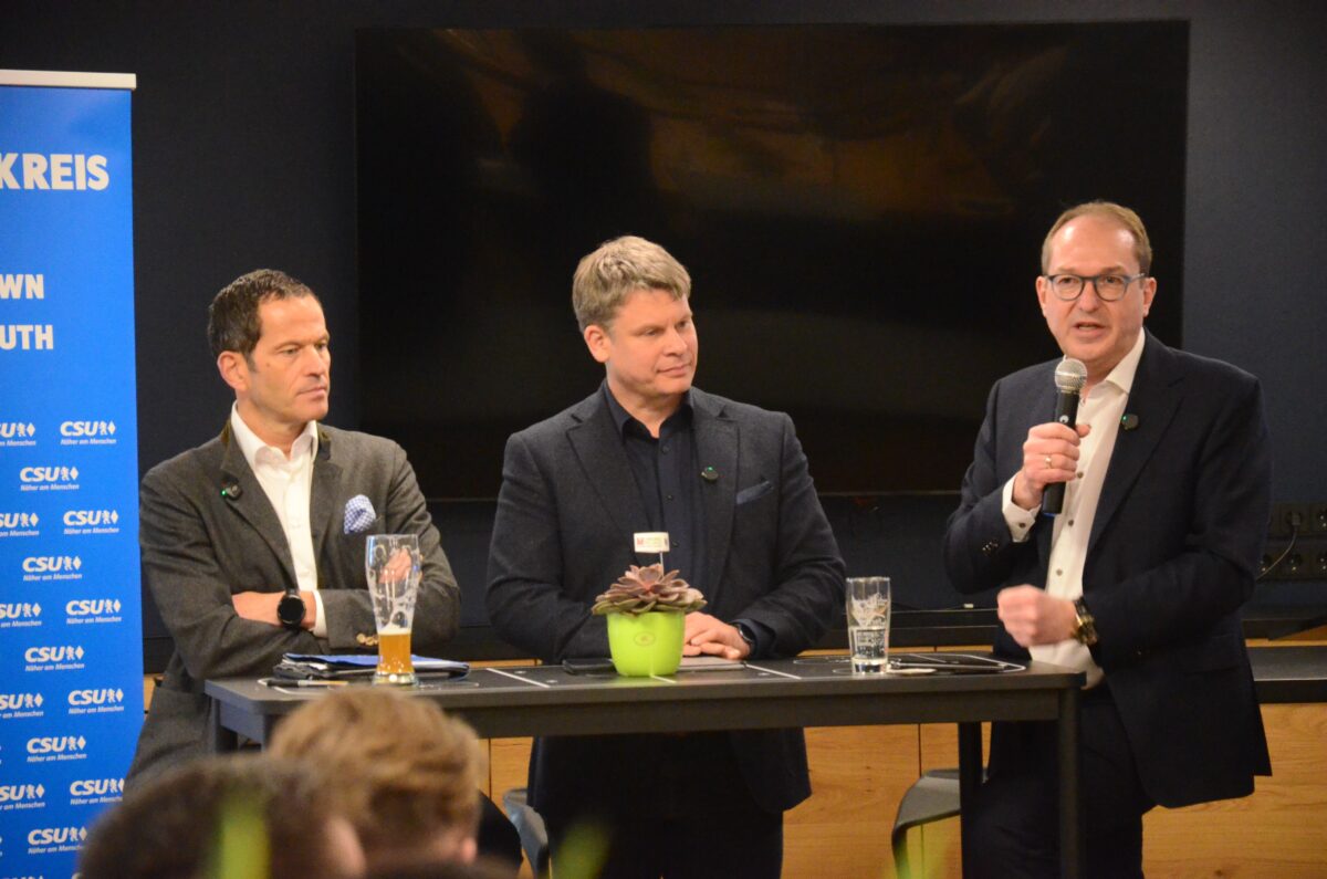 Großes Interesse beim Wahlkampftermin mit Alexander Dobrindt. Foto: Helmut Kunz 