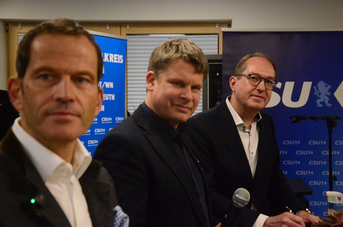 MdB Albert Rupprecht, CSU-Kreisvorsitzender Benjamin Zeitler und MdB Alexander Dobrindt. Foto: Helmut Kunz 